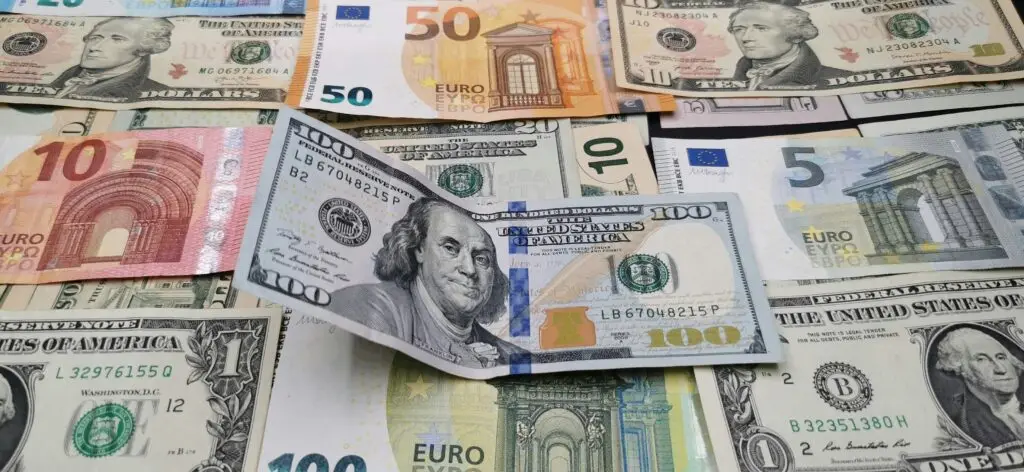 Der USD/INR erholt sich angesichts der Unsicherheit über die Friedensgespräche zwischen den USA und dem Iran